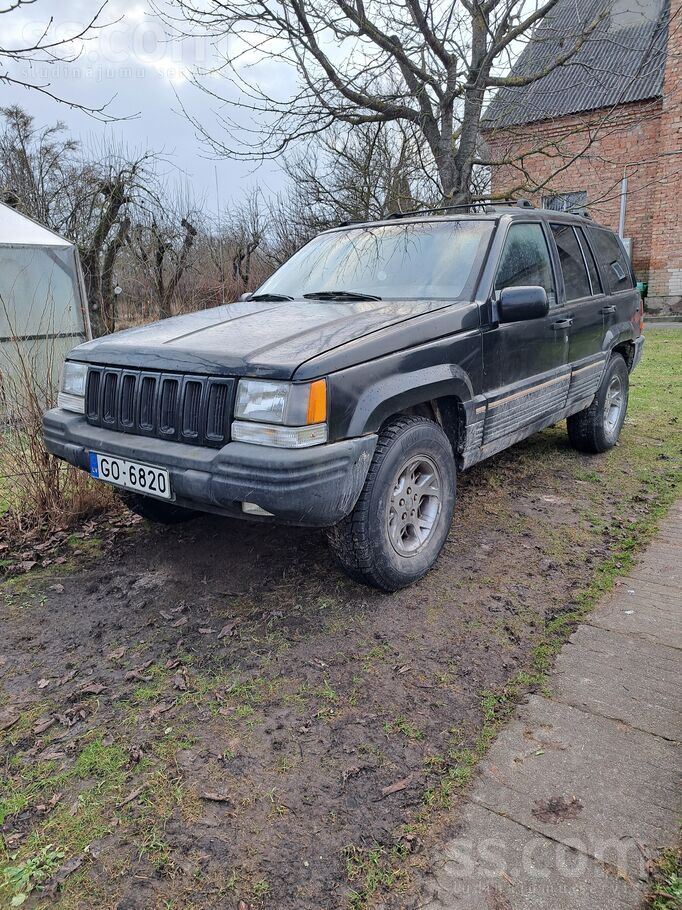 Pārdodu jeepu tādu kāds ir , cena nedaudz apspriežama. mainu tikai pret naud