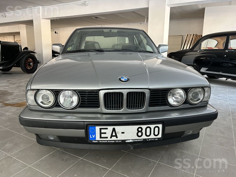 BMW Vēsturiskā spēkrata status, kvalitatīvi atrestaurē
