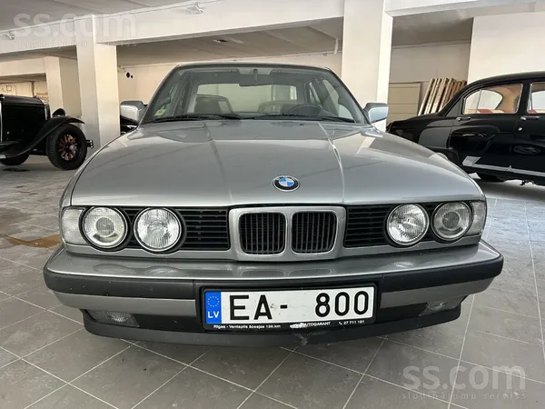 BMW Vēsturiskā spēkrata status, kvalitatīvi atrestaurē