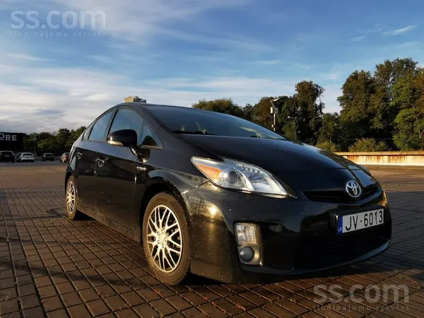 Toyota Pārdodu Toyota Prius 1.8 hibrīds. Ļoti ekonomisks