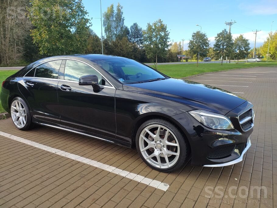 Авто в отличном состоянии, маленький пробег. черный Потолок, Amg обвес, диск