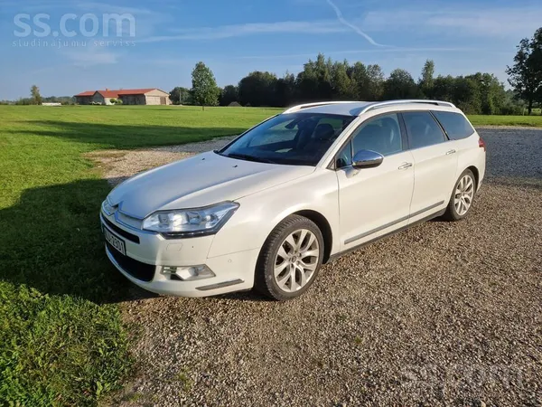 Citroen Auto ekonomisks ar gāzi. Baltā perlamutra krāsā. D