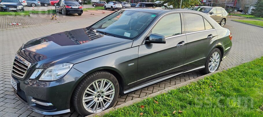 Mercedes Benz E250 4Matic, 150Kw. Amg пакет, подрулевые переключатели скорос