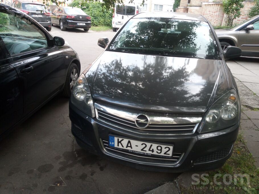 Продается машина Опель Астра с турбо двигателем в хорошем состоянии, салон с