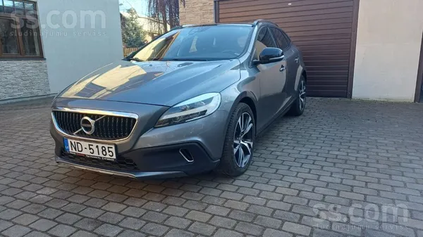 Volvo V40 Cross Country, 2.0 Dīzelis, Panoramas jumts, m
