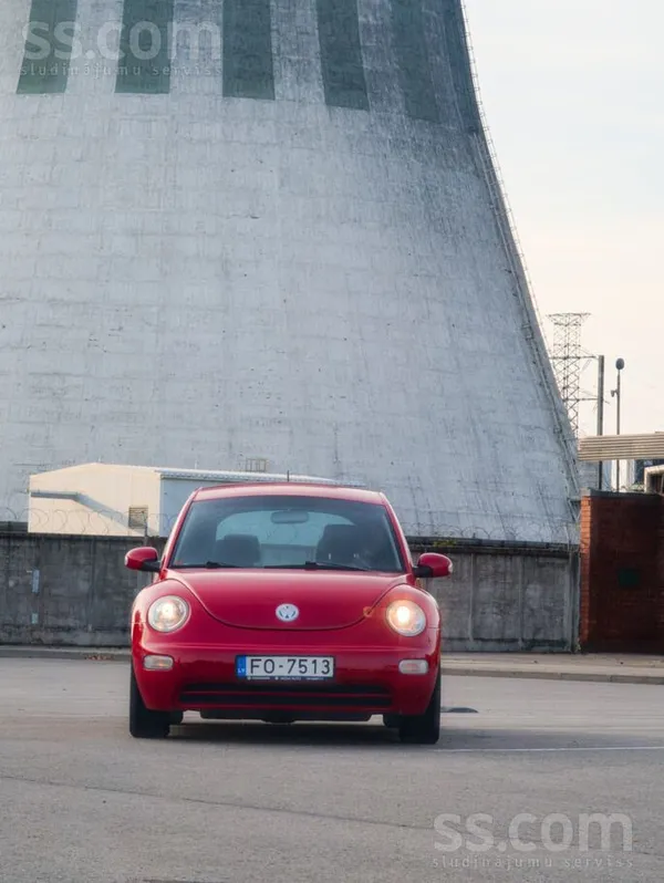 Iepazīstieties ar īstu stila ikonu – VW Beetle, 2005. gada modelis, kurš apv