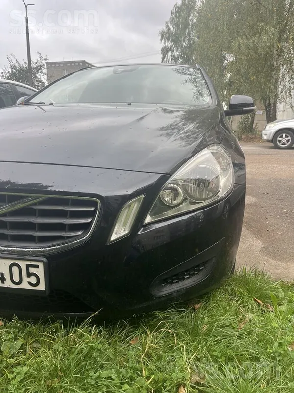 Volvo Jauna skate bez aizrādījuma .Bez rūsas , braukusi 