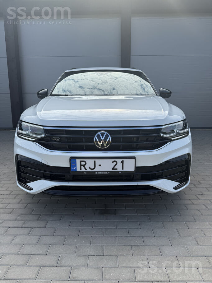 Pārdošanā izcils auto - tiguan r-line e-hybrid 1.4 245zs, baltā pērle ar bla