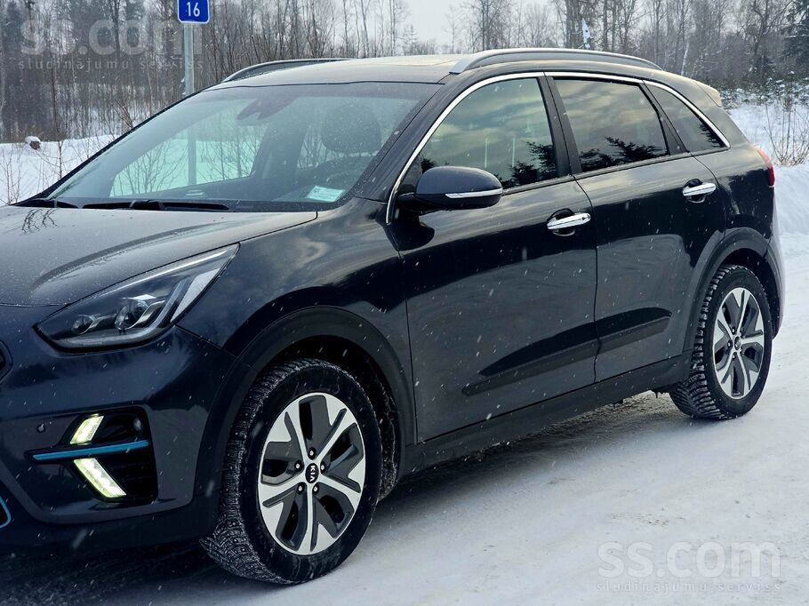 64kwh самая полная комплектация . Стоит теплонасос . при спокойной езде до 4