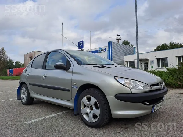 Ekonomisks pilsētas mazauto, lēts ekspluatācijā, mazs ceļa nodoklis, reālais
