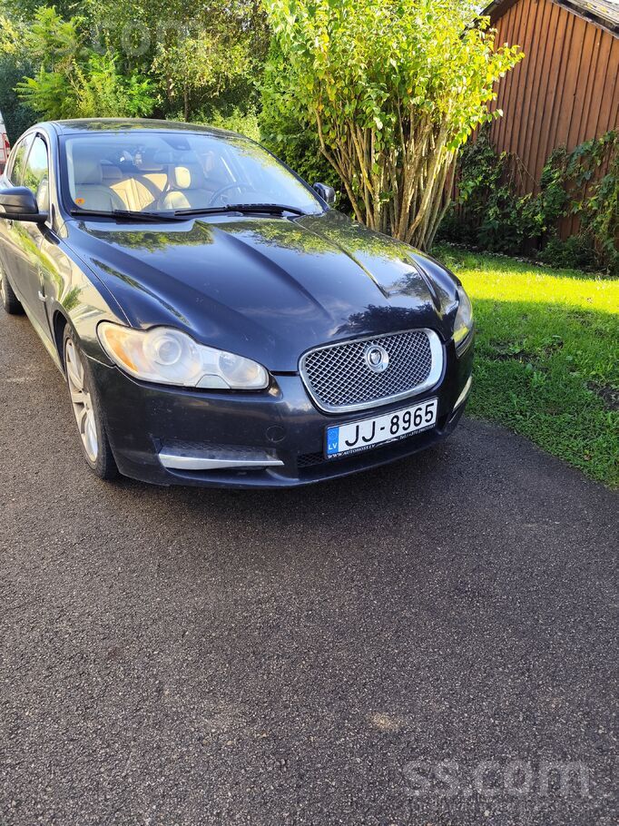 Jaguar Mašīna ļoti labā tehniskā stāvoklī. Regulāri veikt
