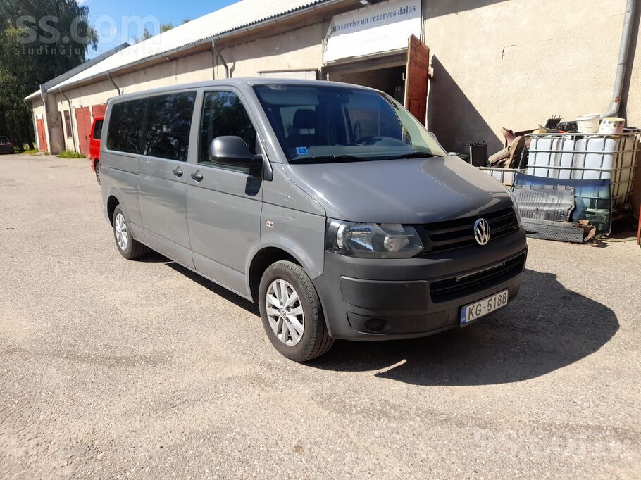 Volkswagen Pardodu tehniski labu VW Kombi. Motors 140zs. Visa