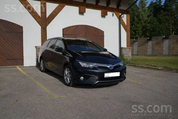 Toyota Pārdodu Toyota Auris Touring Sport Hybrid 1.8H/73K