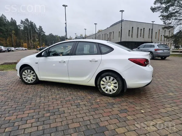 Opel Opel Astra Notchback, teicamā tehniskā un vizuālā 