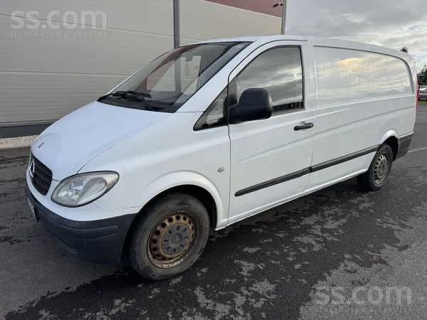 Mercedes Piedāvāju braucamu busu. Vidējā garuma versija. Ir