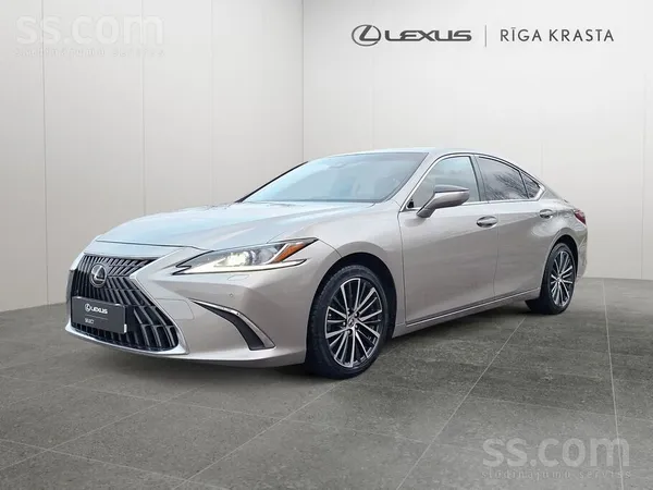 Lexus ES 300h, Limited Edition. 
2.5 hibrīddzinējs, kopējā jauda (160Kw/218