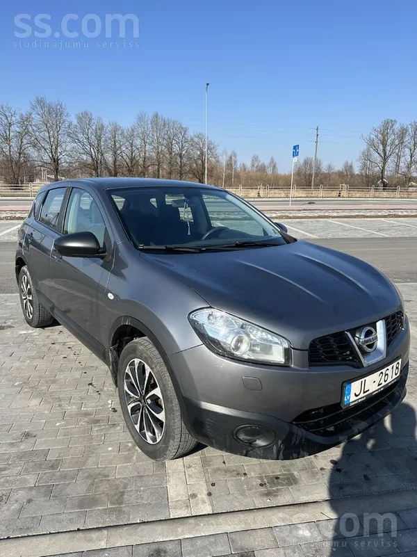 4x4, 1, 6 dīzelis. 
Tehniski labā stāvoklī. Tikko nomainīta eļļa. Jauni bre