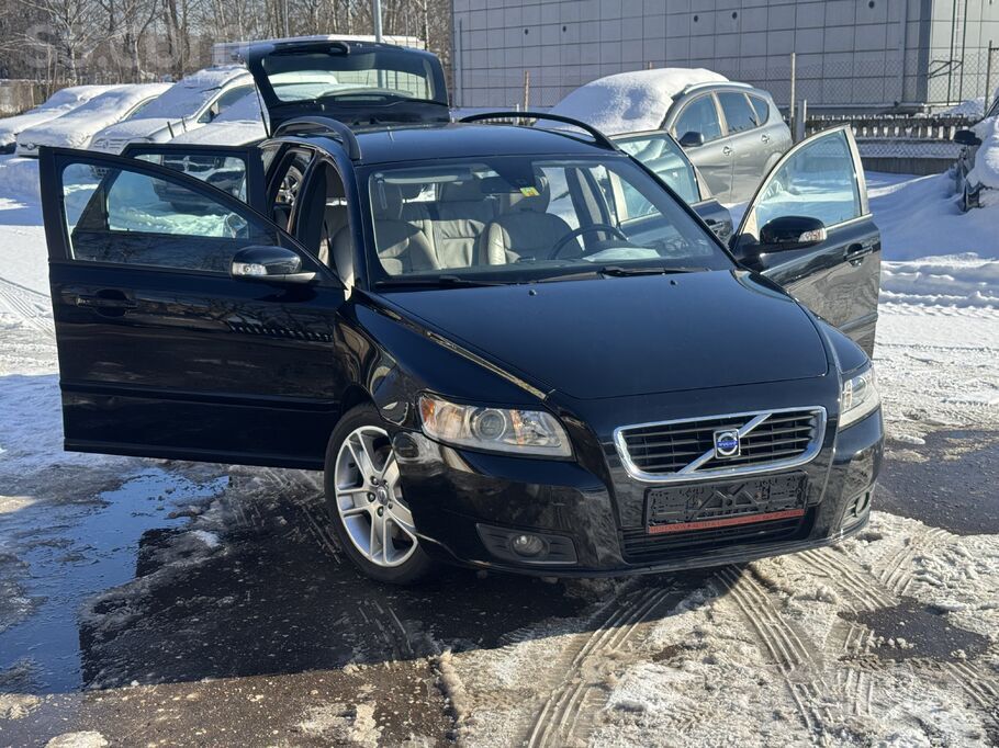 Volvo Ievests Volvo V50 D5 , 5 cilindru Volvo dzinejs. S