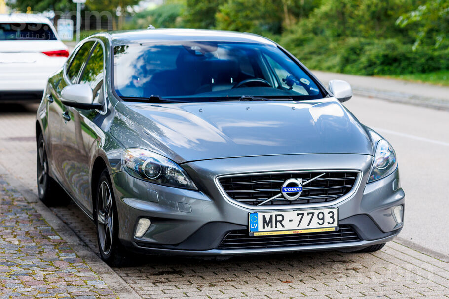 Volvo Volvo V40 R-Design komplektācija, 88 kw/120 z/s. P