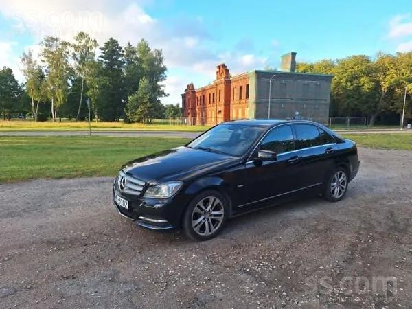 Mercedes Tiek pārdots labi uzturēts Mercedes Benz C180. Lat