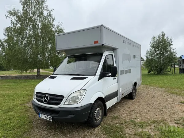 Mercedes Tirdzniecības buss