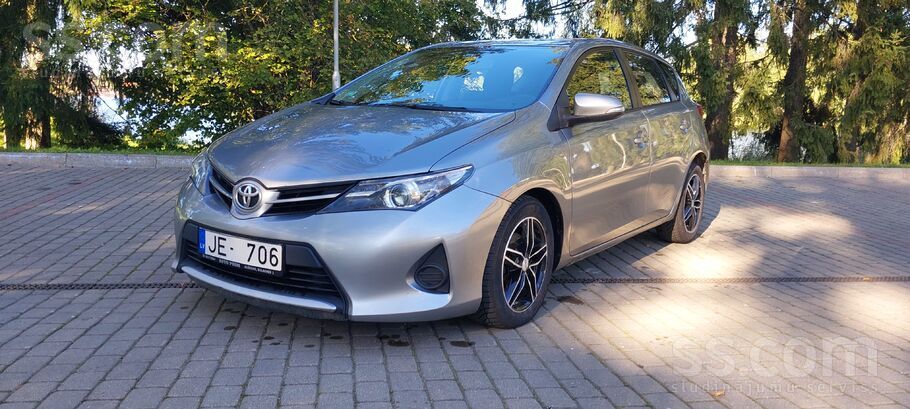 Pārdod Toyota Auris. 2013.gada. 1.4 dizelis(66kw). Mehaniska parnesumkarba.