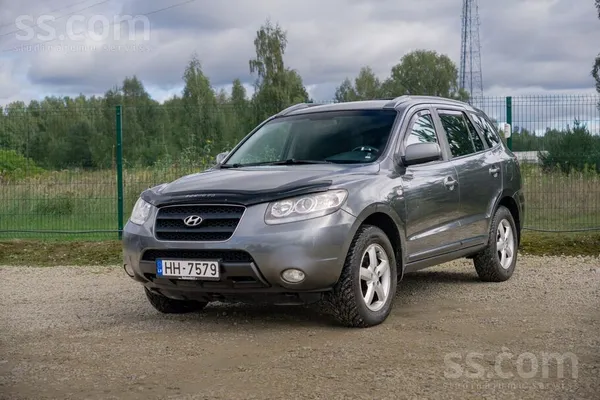 Hyundai Hyundai Santa-Fe ar 2.2 litru dīzeļdzinēju un auto