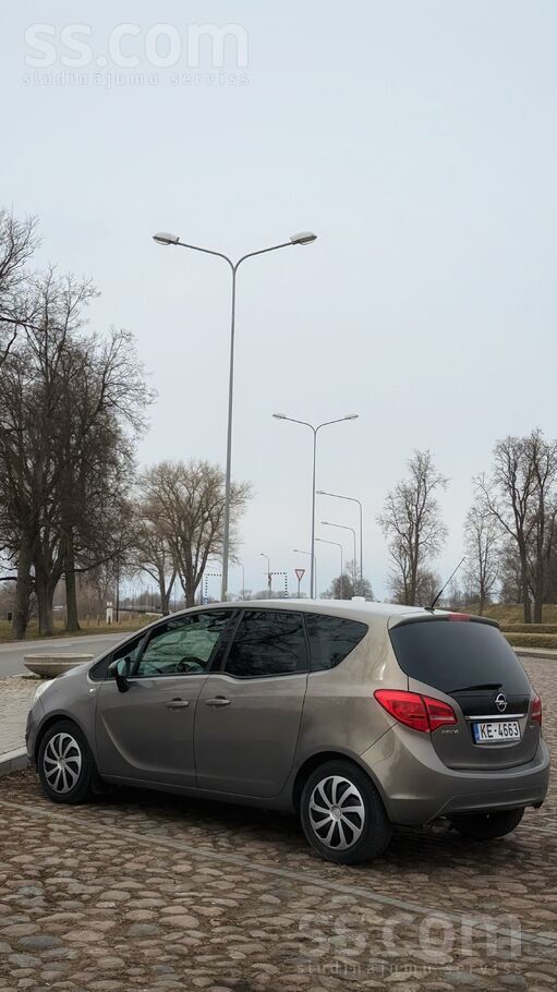 Продаётся Opel Meriva 1.3 cdti, 2012 год.
Экономичный и надёжный автомоб