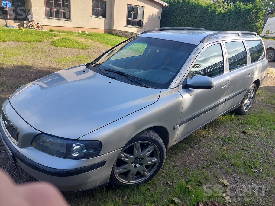 Volvo Pārdodās volvo v70 2.4 d5 120kw, motors ar melno v
