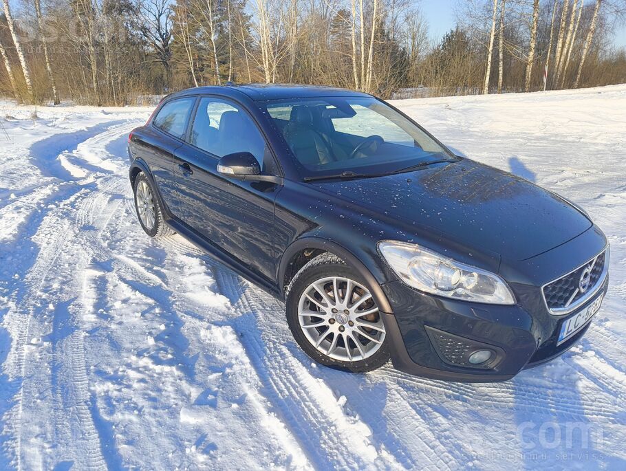 Volvo c30 1.6d ar ļoti bagātīgu komplektāciju šim modelim. Tehniski auto lab