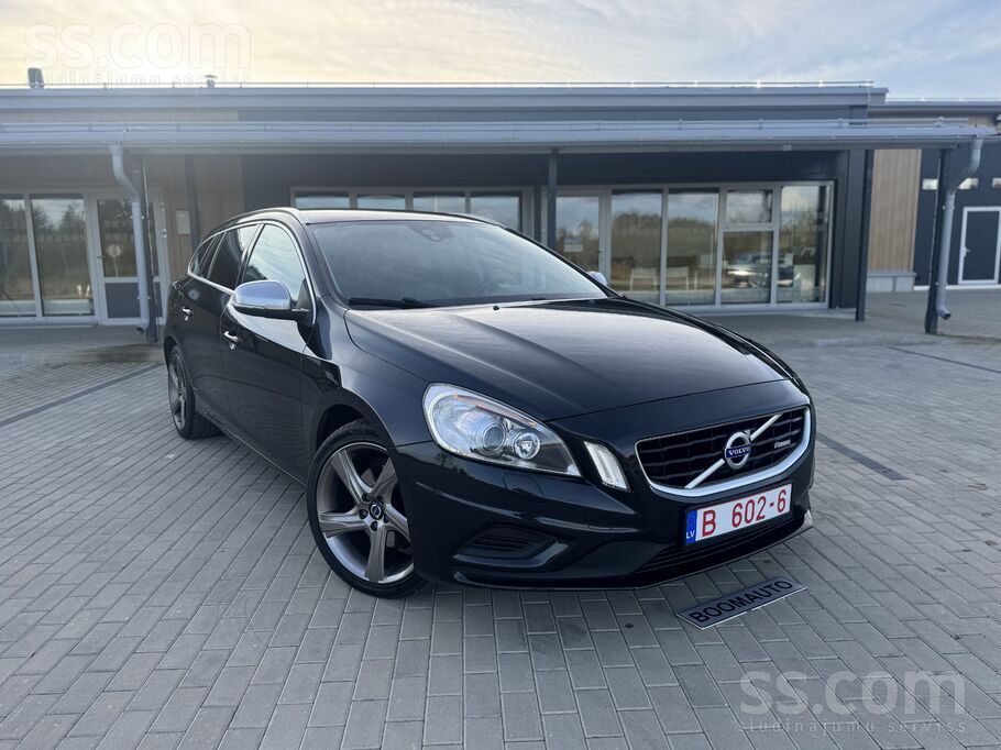 Volvo Volvo V60 R-design 2, 0 D3 piecu cilindru dīzelis.