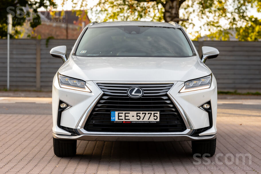 Pārdodu savu skaisto auto. Lexus RX 200T 2, 0 benzīns ar 175 kw.
Jauna t