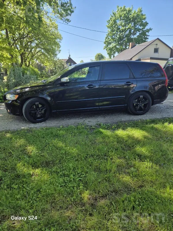 Volvo D5.132 kw. 2.4D. mehāniskā ātrumkārba 6.ātrumi. 
