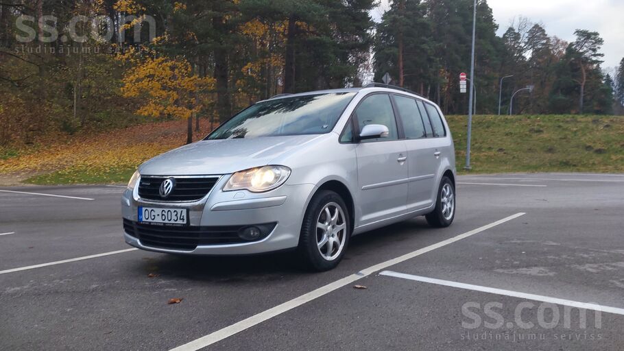 Pārdod VW Touran. 2009.gada. 1.9 Tdi dizelis(77kw). Mehaniska parnesumkarba.