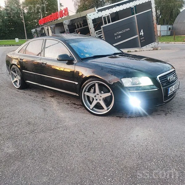 Audi Tirgoju ļoti cēlu A8. Autiņš ļoti pilnā komplektāc