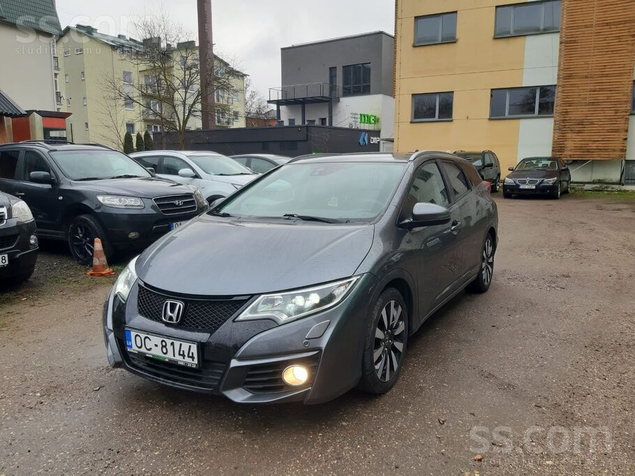 Honda Civic Tourer
1.6 Dīzelis/88kw/
Nobraukums: 228400
Pirma reģistrācij