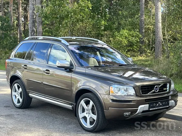 Volvo R-Design komplektācija, 7 sēdvietas.