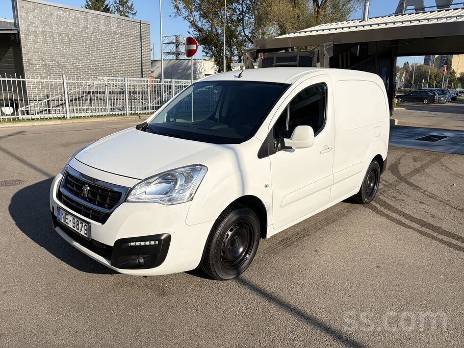 Peugeot Pārdodu Peugeot Partner 1, 6 Bluehdi. Motora defek