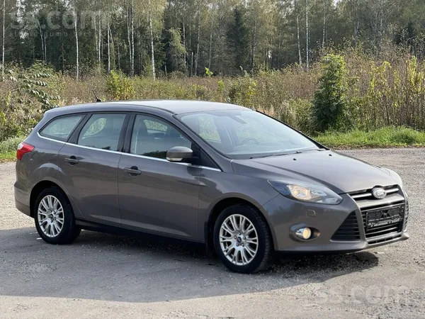 Ford Ford Focus, 2013. gada, ar ekonomisko un vienlaiku