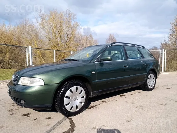 Audi Automašīna ir labā stāvoklī savam vecumam, veikti