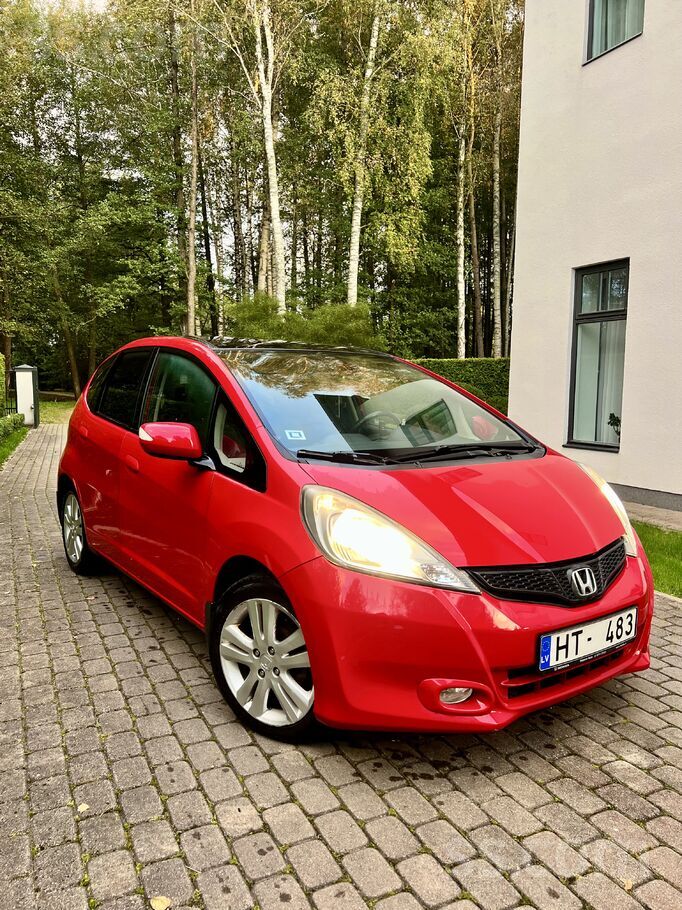 Jauna tehniskā apskate.
Pārdodu Honda Jazz 2011. gads – 1.3 benzīns
Pār