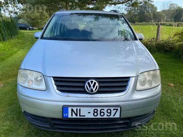Volkswagen Auto, ar vizuāliem defektiem, kas ir redzems uz bi