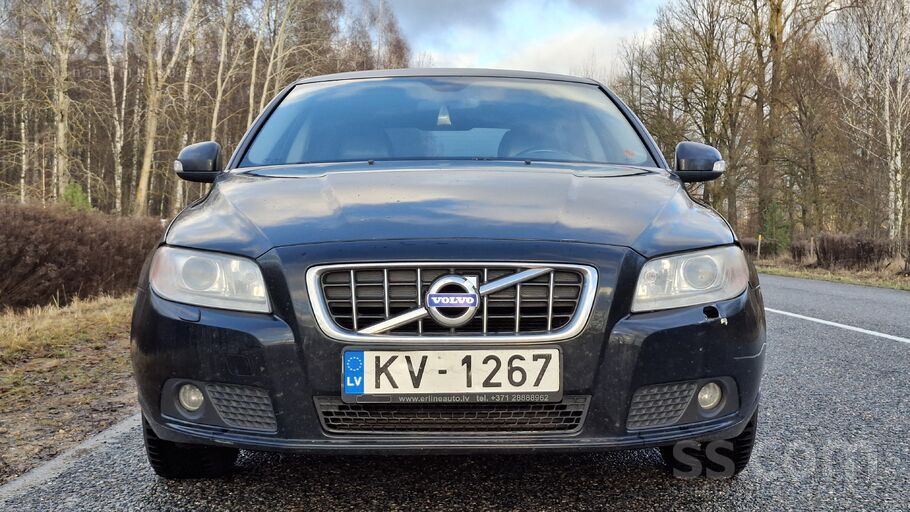 Pārdodas V70. Tehniski viss strādā ideāli, bet ir 2 vizuāli defekti kas ātru