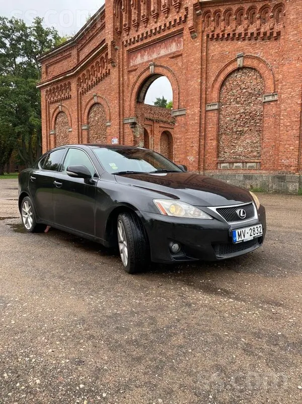 Pārdodu savu Lexus. Automašīna ir ļoti labā stāvoklī un katru gadu tiek pārb