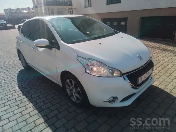 Peugeot Peugeot 208 , 1.2 бензин , 60 kw. 