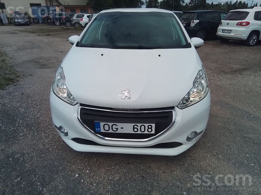 Peugeot 208 , 1.2 бензин , 60 kw.
-116000 км.
-То до 03.2027 г.
-Возмо