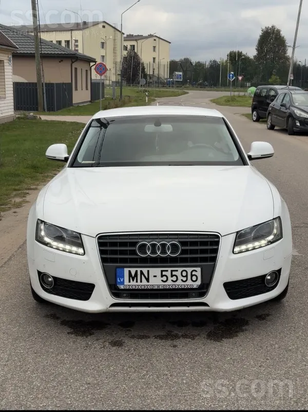 Audi Audi A5 2.7d Красивый замшевый салон, сидения с по