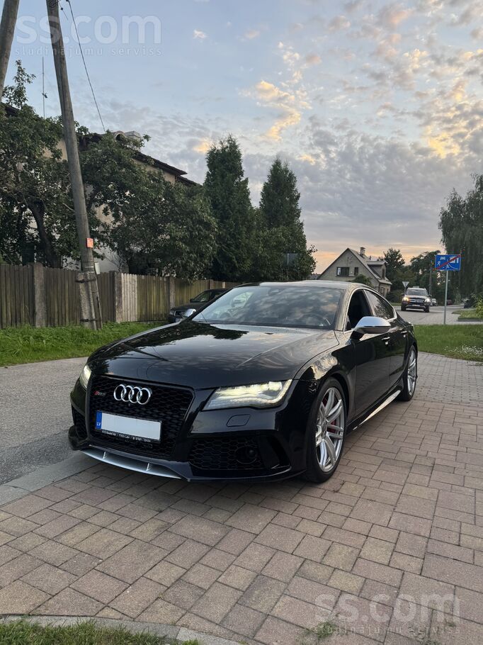 Īpašnieks pārdod Audi Rs7, auto ir lieliskā tehniskā un vizuālā stāvoklī.