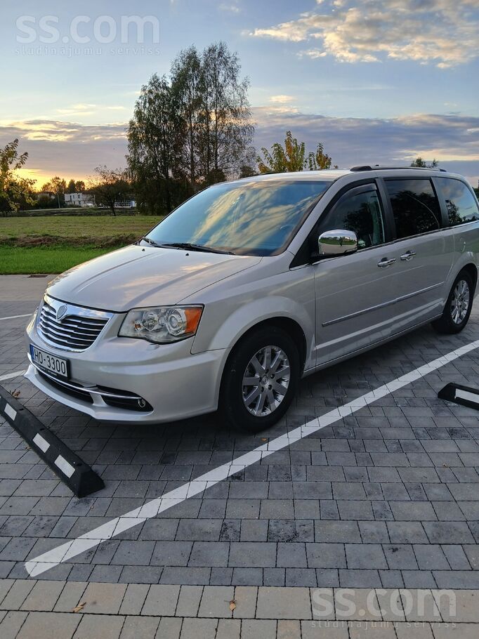 Lancia Ērts un komfortabls auto ceļošanai un ikdienai. Au