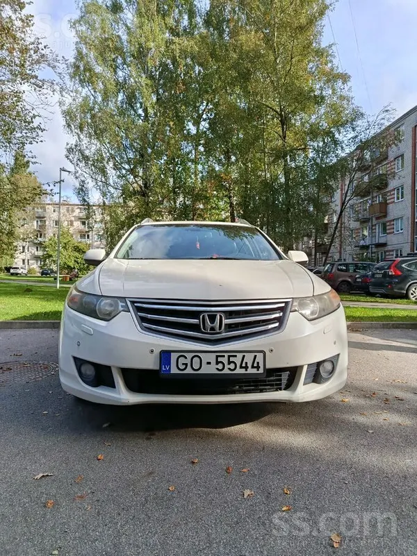 Pardodu vai mainu Hondu Accord Tourer 2.2dizelis ekonomiska, tehniski labā s
